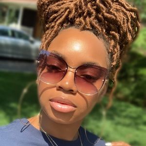 Meet your Posher, Lici